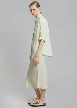 The Frankie Shop CLOTHING Gio Silky Shirt - Custard