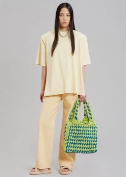 Auver_Fit Kusa Slit Tee - Pale Yellow