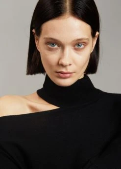 Auver_Fit Lana Cut-Out Turtleneck - Black CLOTHING
