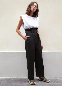 The Frankie Shop Eva Padded Shoulder Muscle T-Shirt - White CLOTHING