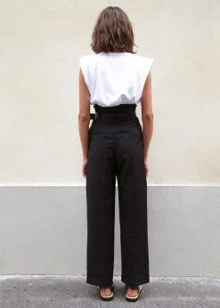 The Frankie Shop Eva Padded Shoulder Muscle T-Shirt - White CLOTHING