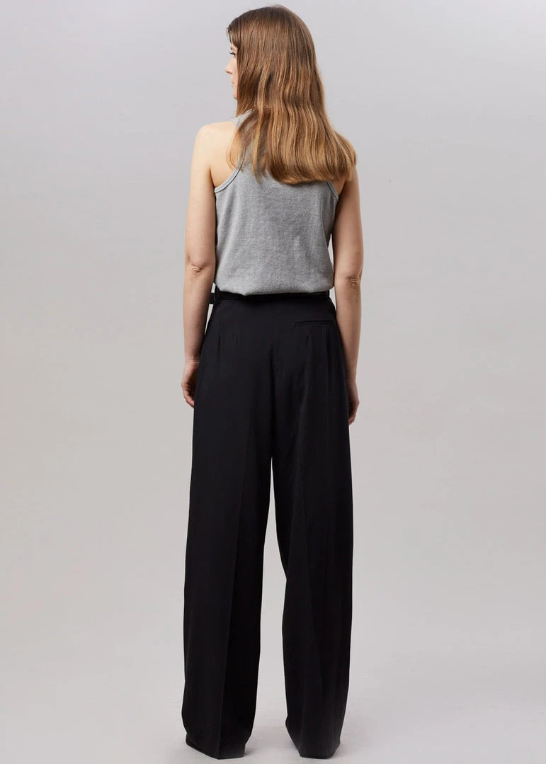The Frankie Shop Tansy Pleated Trousers - Black