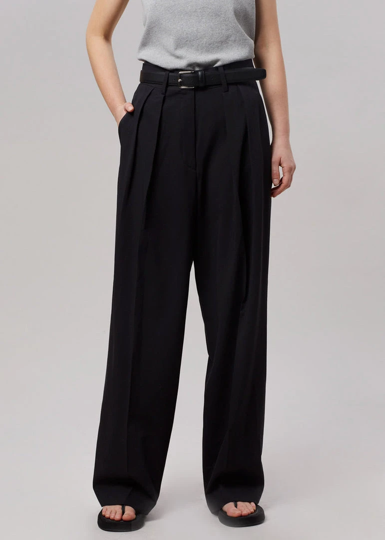 The Frankie Shop Tansy Pleated Trousers - Black