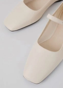 SHOES Vagabond Delia Strap Flats - Off White